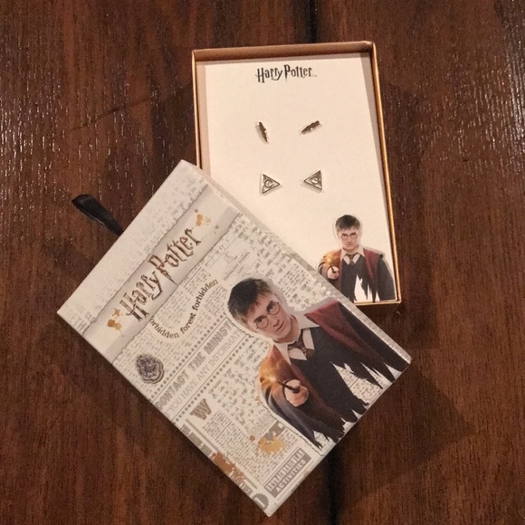 NWT Harry Potter Deathly Hallows and Scar Earrings - Picture 2 of 2